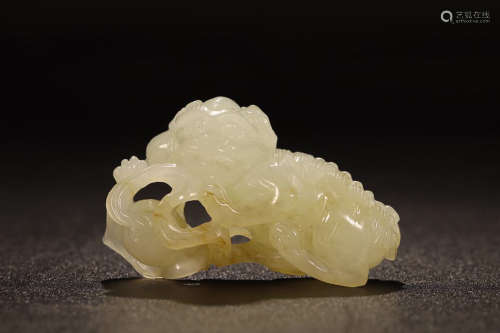 HETIAN JADE LION ORNAMENT