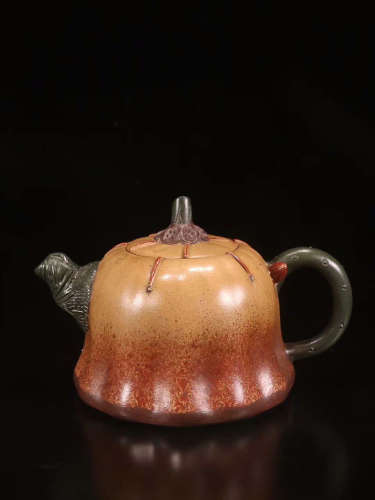 SEEDPOD SHAPE DUAN-NI TEAPOT WITH JIANG-RONG MARK