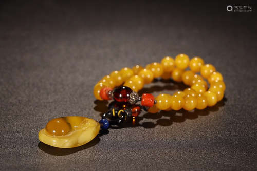 AMBER PENDANT NECKLACE