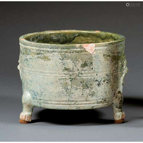 A green glazed vase, wenjiuzun, China, Han dynasty. H.5 11/16 in. - D. 7 1/2 in.