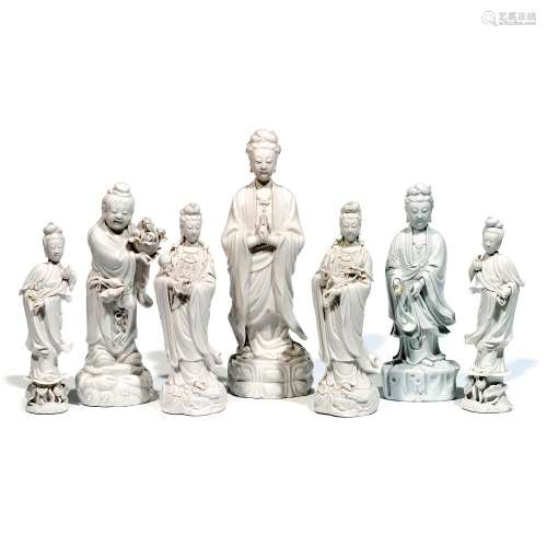 SUITE DE SEPT STATUETTES