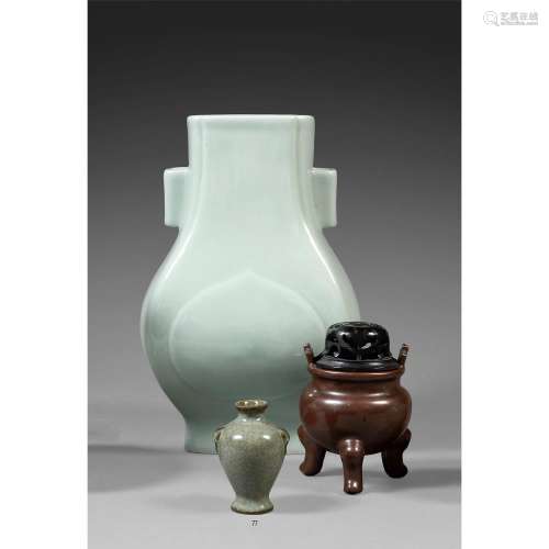 VASE GUANYIN MINIATURE