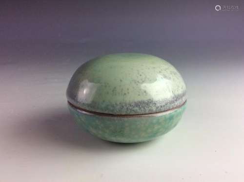 Chinese porcelain celadon glaze round box.