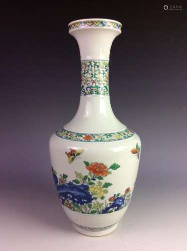Chinese porcelain vase with floral pattern marked
