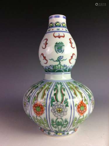 Chinese double gourd bottle with bat and floral marked.