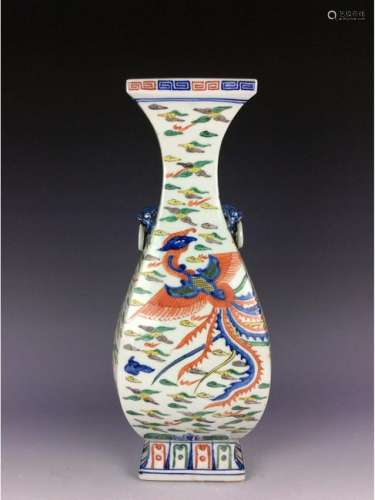 Fine Chinese Ming style porcelain vase, Wucai glaze,