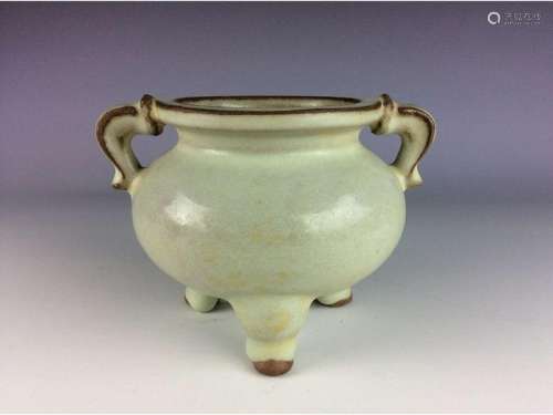 Chinese porcelain Song Guan style,  moon white  glazed,