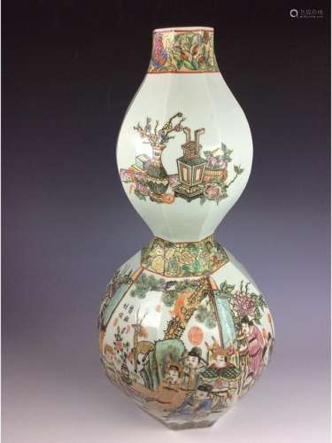 Large Fine Chinese porcelain vase, famille rose