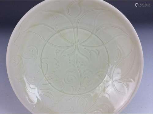 Chinese Song style porcelain dish, Ding style white