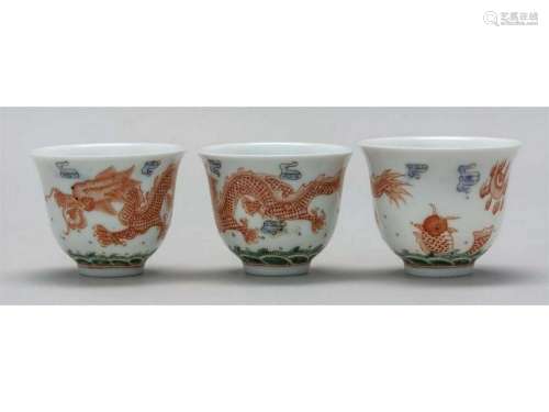 Set of three Chinese porcelain bowls, decorate with