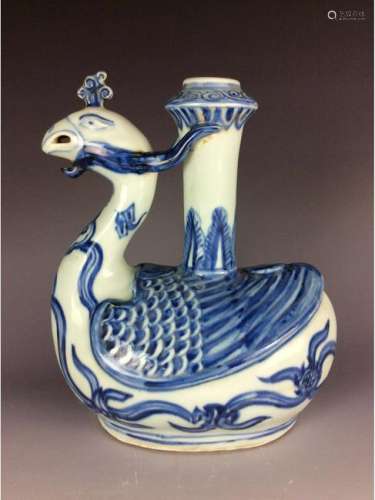Chinese blue and white kendi vessel in shape of phoenix