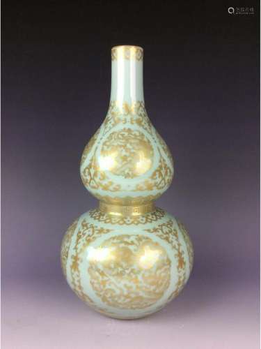 Exquisite Chinese double gourd vessel with dragons in