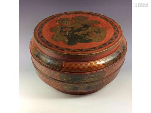 Vintage Chinese lacquer box with floral patterns