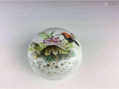 Chinese porcelain box with floral and bird