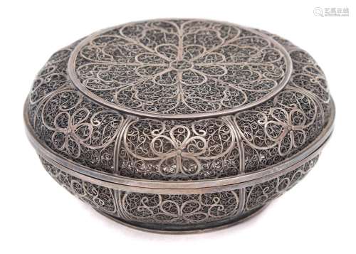 An Indian silver filigree circular box: decorated with flowerhead and scrolling motifs, 11cm.