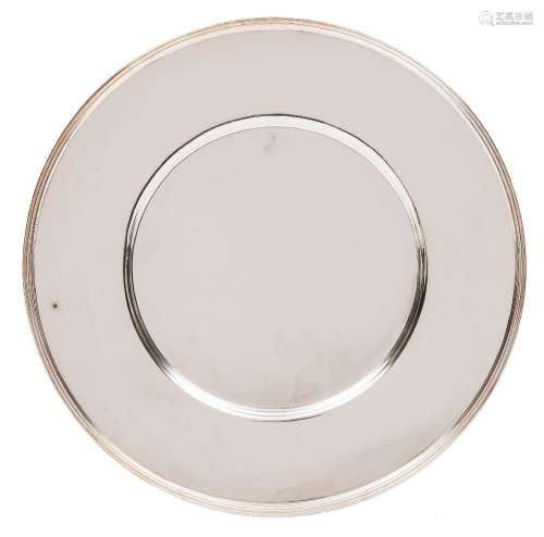 A set of fourteen 20th century German sterling silver dinner plates, maker Jakob Grimminger,