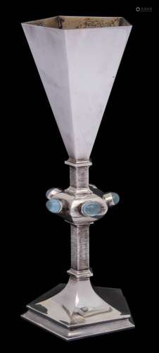 An Elizabeth II silver Fitzwilliam Museum Cup, maker Jocelyn Burton, London,