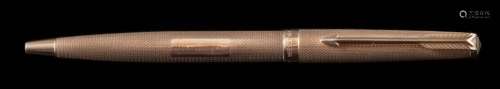 A 9ct gold ball point Parker pen, London assay marks, approximately 12.