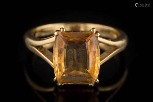 A rectangular topaz single-stone ring: approximately 11mm long x 9mm wide x 4mm deep,