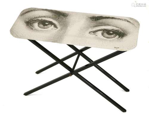 An eye tray,