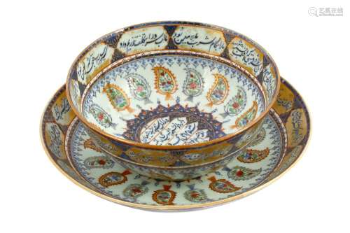 *A CHINESE EXPORT PORCELAIN BOWL AND SAUCER