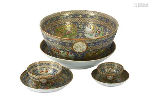 *A SET OF THREE PORCELAIN BOWLS AND SAUCERS WITH 'FAMILLE ROSE' DECORATION