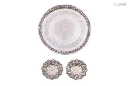 AN ENGRAVED SILVER TRAY AND TWO SMALLER SAUCERS