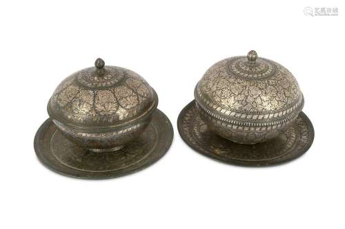 A NEAR-PAIR OF BIDRI SILVER-INLAID LIDDED BOWLS WITH DISHES