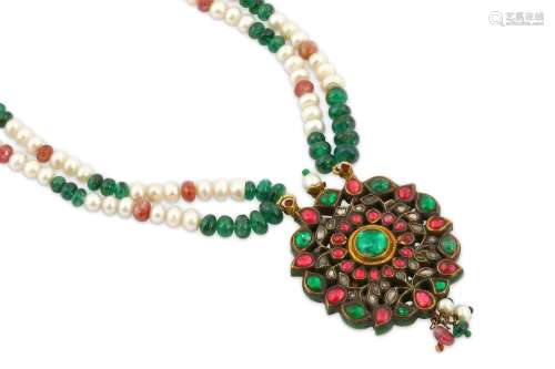 AN EMERALD, PEARLS AND RUBIES NECKLACE