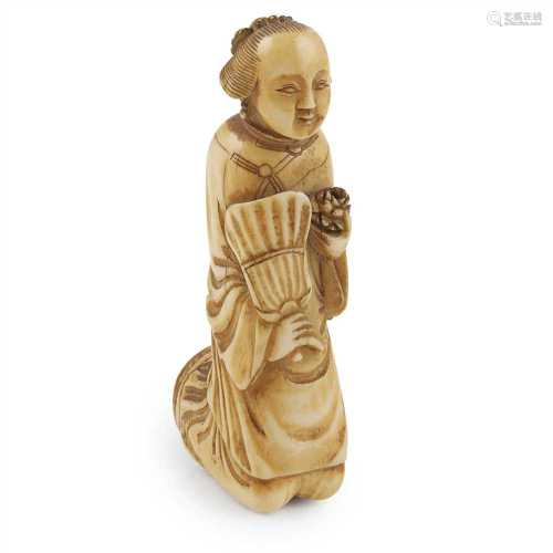 IVORY WALKING STICK HANDLE QING DYNASTY, 19TH CENTURY modelled as a kneeling Chinese lady in