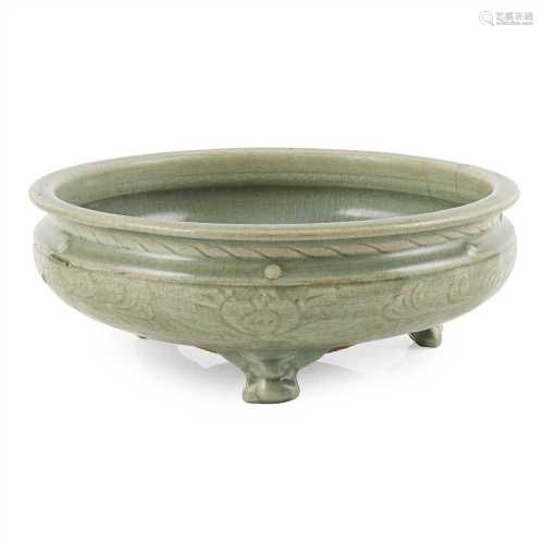 LONQQUAN CELADON NARCISSUS BOWL MING DYNASTY, 16TH-17TH CENTURY of circular form with a moulded