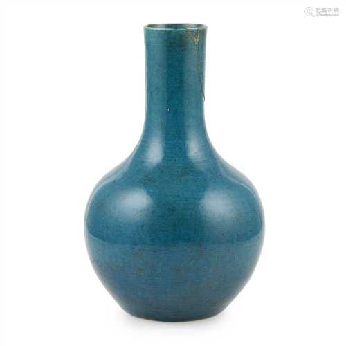 LARGE BOTTLE VASE QING DYNASTY, 19TH CENTURY with bulbous body and elongated tall neck, overall