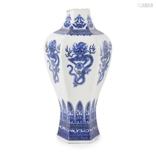 CHINESE BLUE AND WHITE BALUSTER VASE QING DYNASTY TO REPUBLIC PERIOD, 19TH-20TH CENTURY the