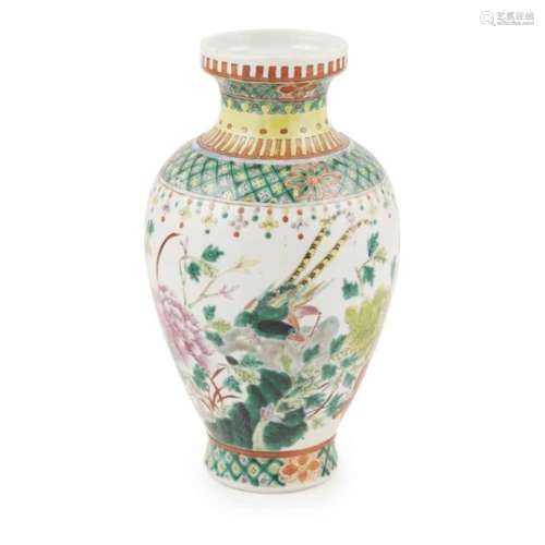 FAMILLE VERTE DECORATED VASE LATE QING TO REPUBLIC PERIOD, LATE 19TH-20TH CENTURY of baluster