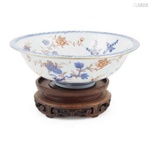 IMARI PORCELAIN DEEP BOWL QING DYNASTY, POSSIBLY KANGXI PERIOD both the interior and exterior