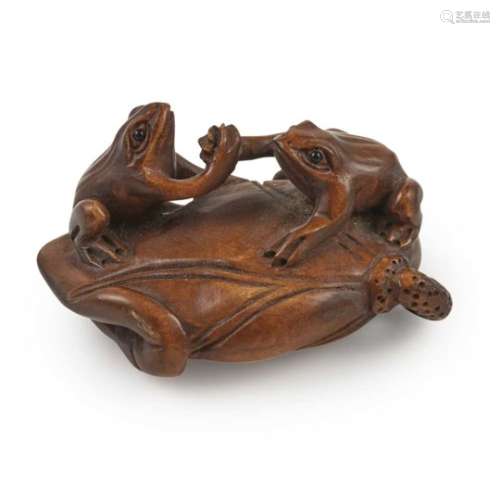 CARVED SOFTWOOD NETSUKE OF TWO WRESTLING FROGS MEIJI PERIOD modelled as two frogs in 'arm wrestling'