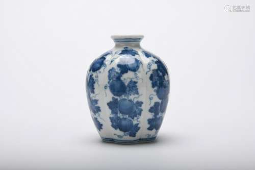 Chinese Qing Dynasty Blue And White Six Ribs Pot
