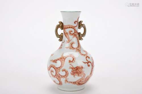 Chinese Qing Dynasty Red Glazed Dragon Pattern Vase
