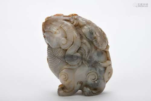 Chinese Qing Dynasty Agate Auspicious Beast Paperweight