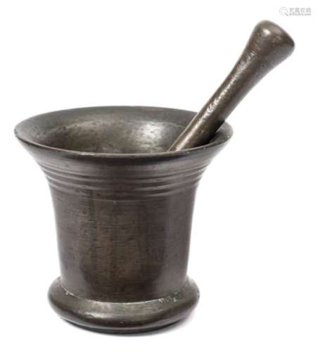 A Georgian bronze mortar: of traditional design, 13cm. high, together with a pestle.