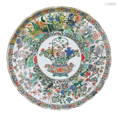 FAMILLE VERTE LOBED CHARGER KANGXI PERIOD painted with an
ornatevaseissuing composite floral
