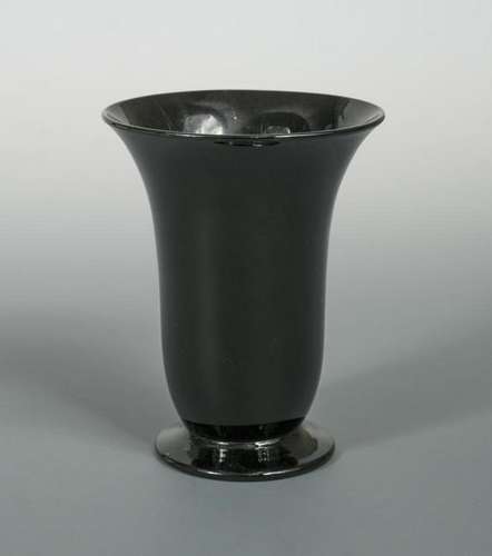 A Gray-Stan amethyst glass vase,