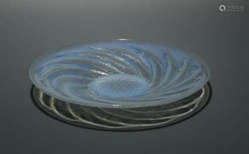 Poissons, an R. Lalique opalescent glass shallow bowl,