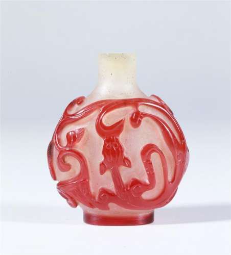A CHINESE RED GLASS OVERLAY DRAGON SNUFF BOTTLE