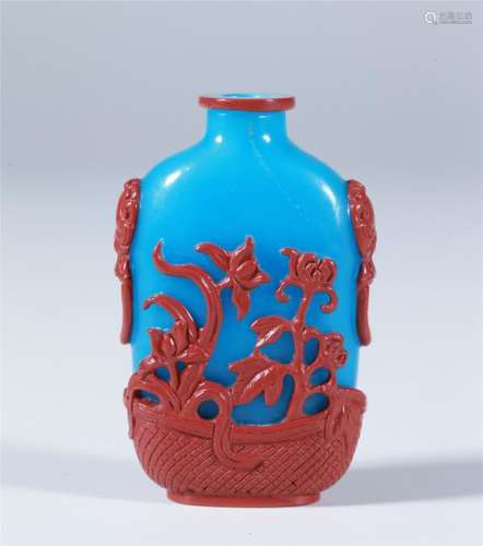 A CHINESE OVERLAY FLOWER GLASS SNUFF BOTTLE WITH MASKS