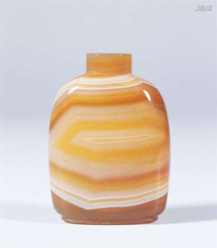 A CHINESE BANDED AGATE SNUFF BOTTLE