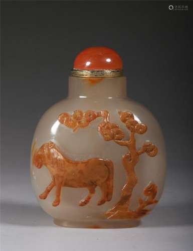 A CHINESE WELL CARVED AGATE SNUFF BOTTLE