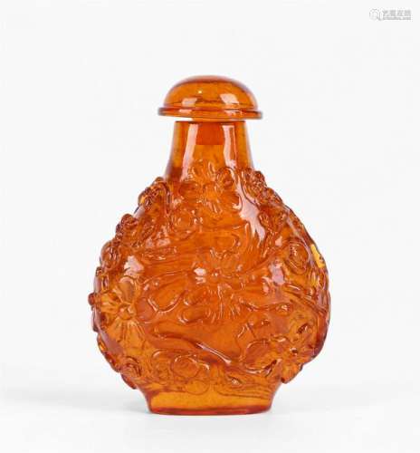 A CHINESE RARE CARVED AMBER SNUFF BOTTLE