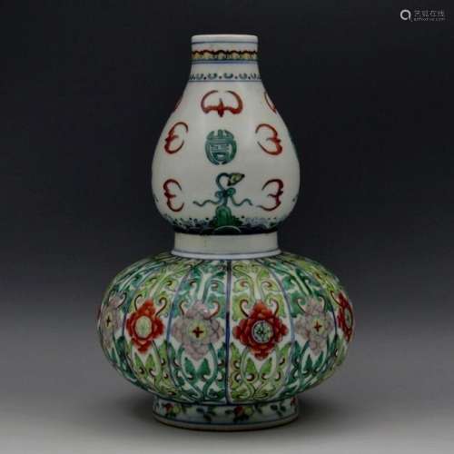 Chinese Doucai Double-Gourd Vase