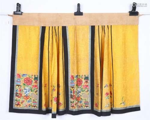 A WELL-PRESERVED YELLOW-EMBROIDERED CHINESE SKIRT